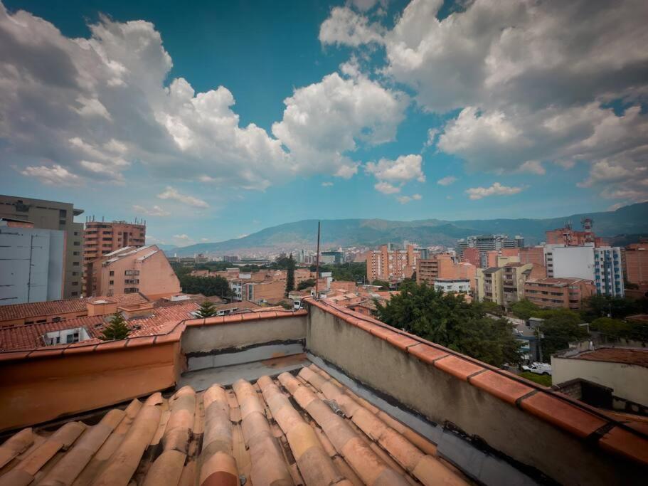 Completo y confortable apartamento en Medellin 8-02