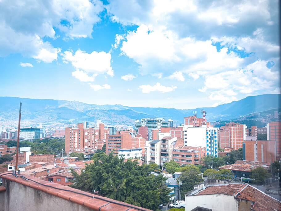 Completo y confortable apartamento en Medellin 8-02