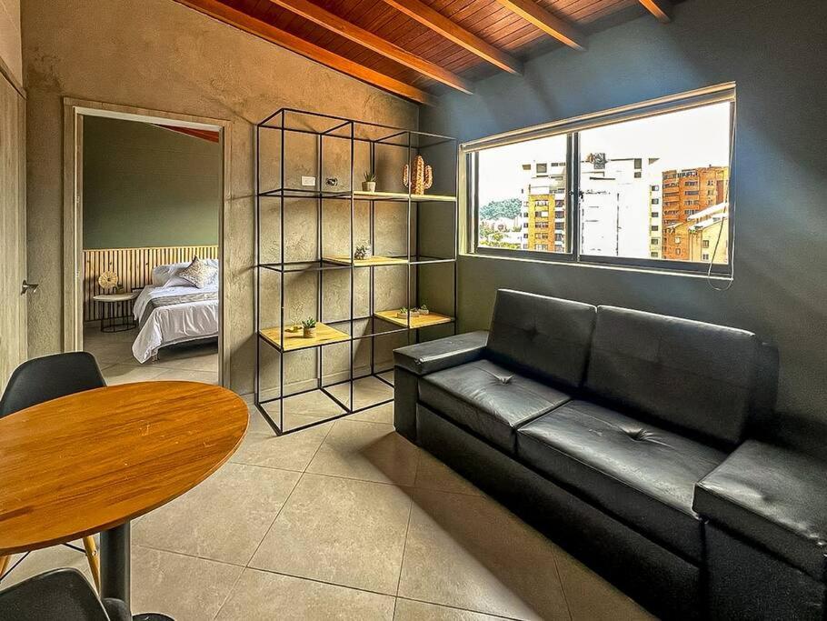 Completo y confortable apartamento en Medellin 8-02