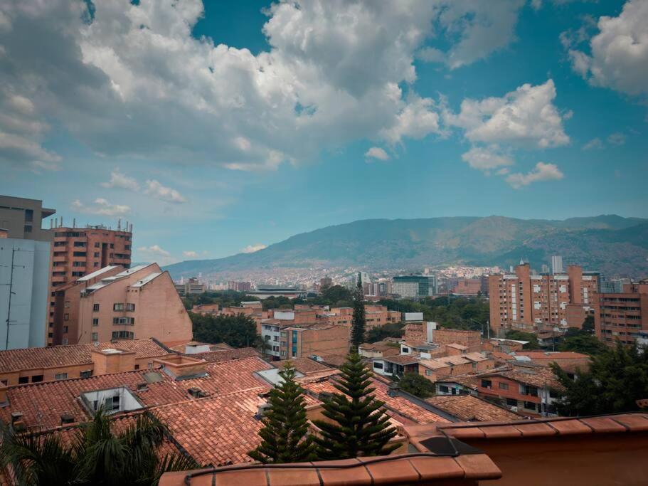 Completo y confortable apartamento en Medellin 8-02