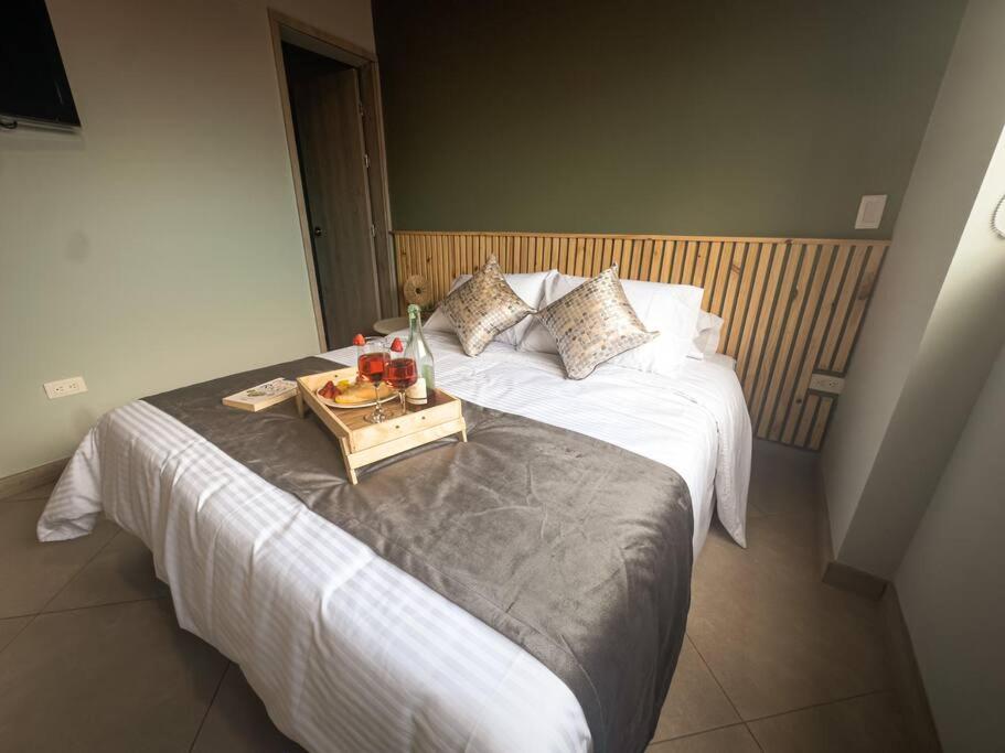 Completo y confortable apartamento en Medellin 8-02