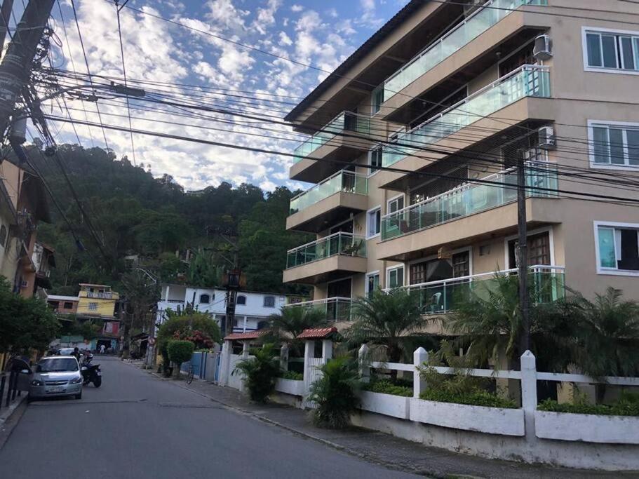 Apartamento amplo, 180m da praia