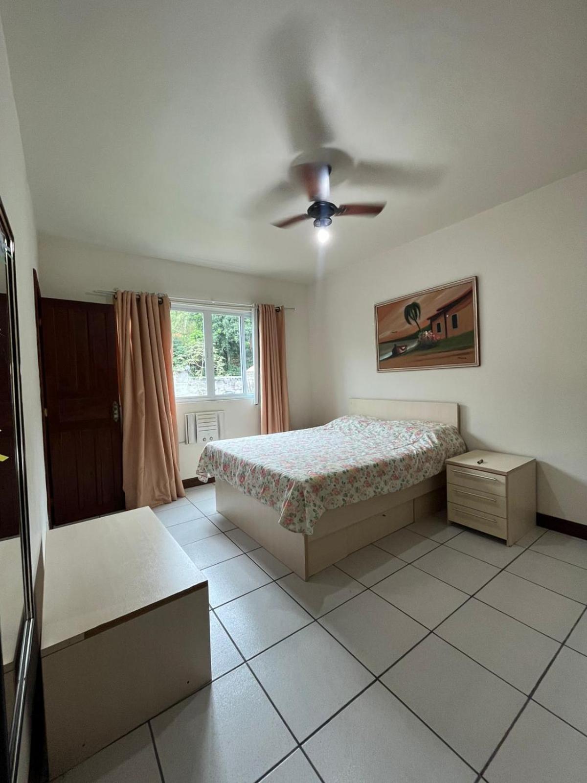Apartamento amplo, 180m da praia