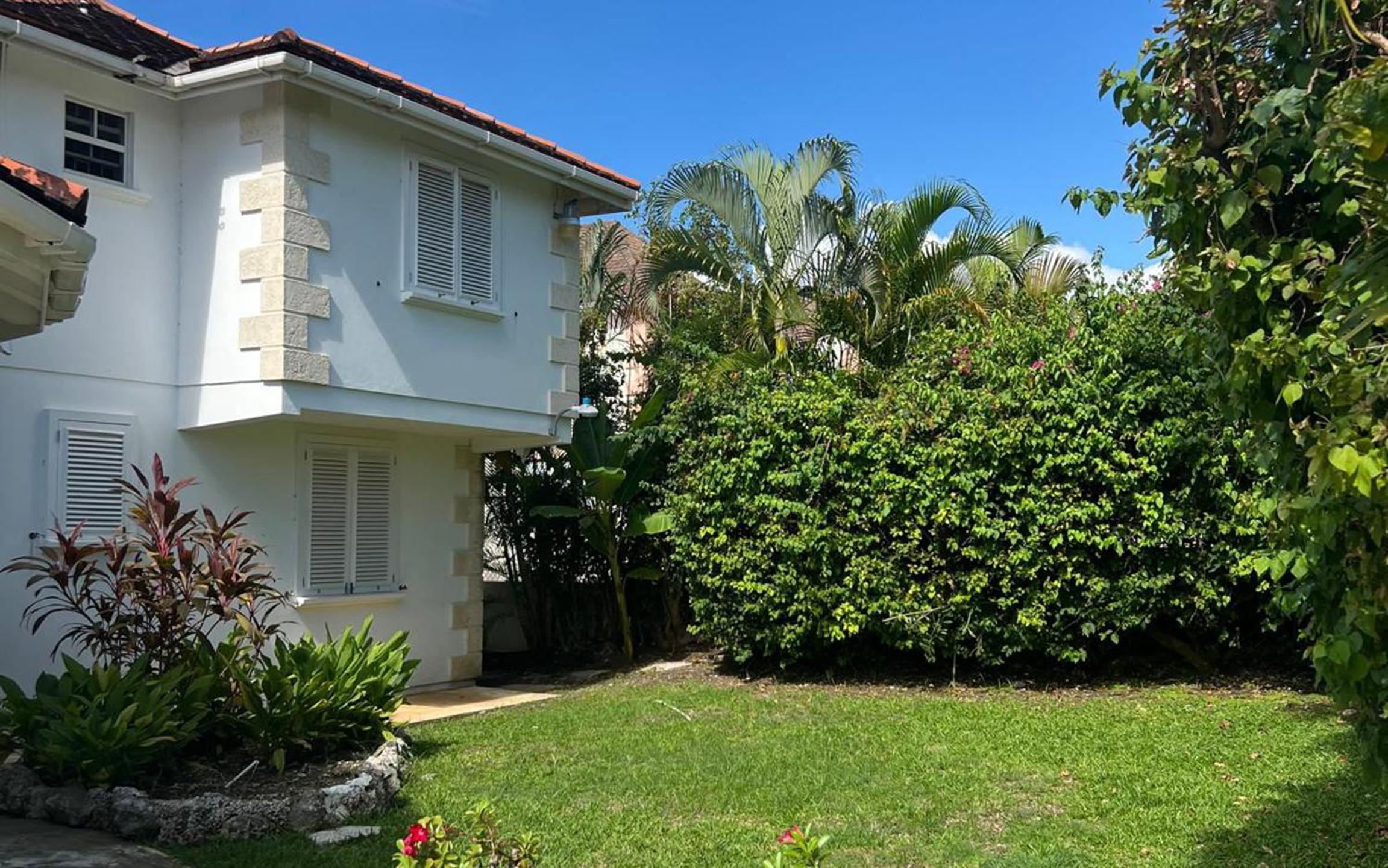 Escape to a delightful spacious family villa near Holetown