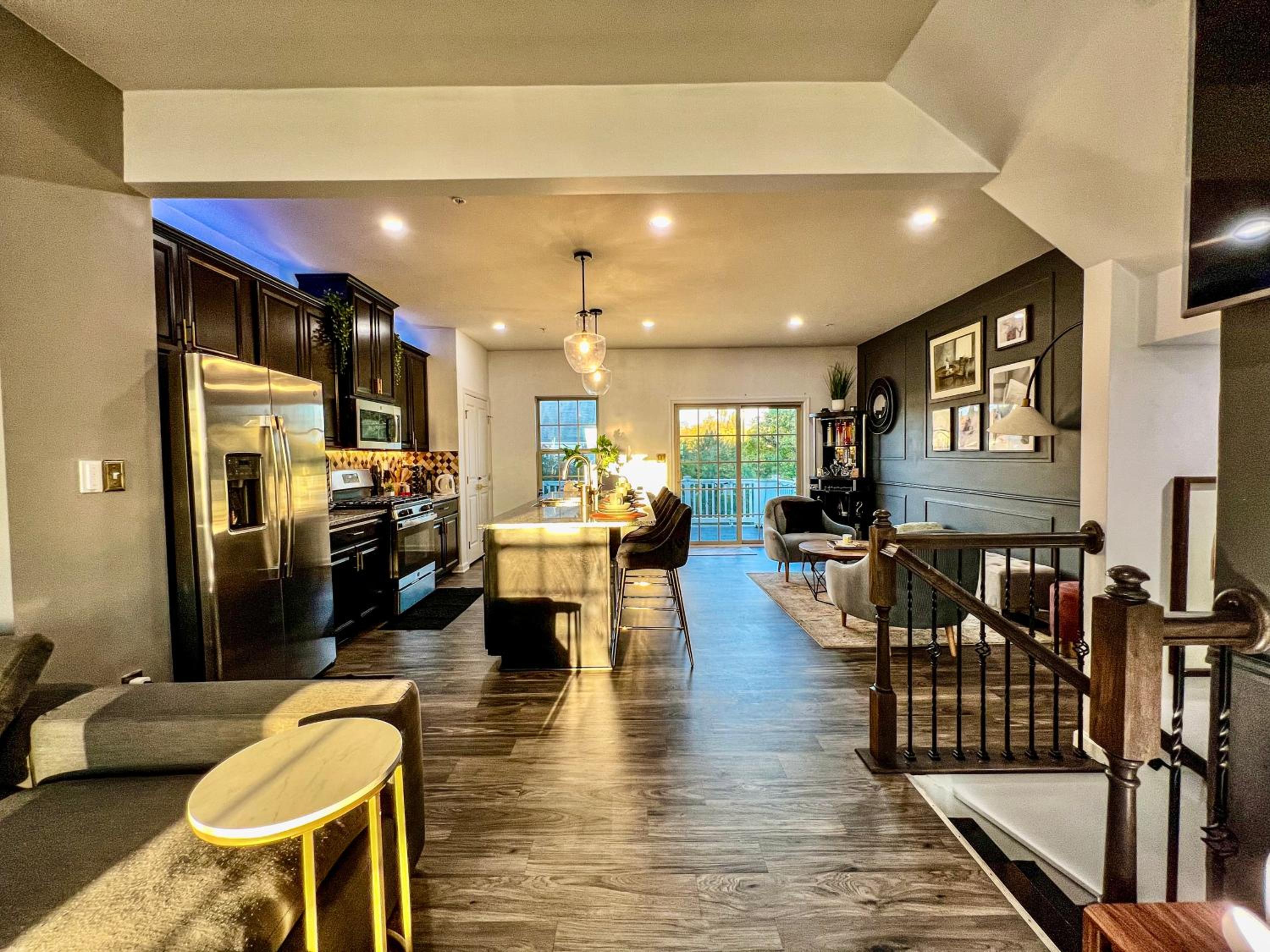 Lux Townhome Free Parking 12 min to BWI - Property Image 33
