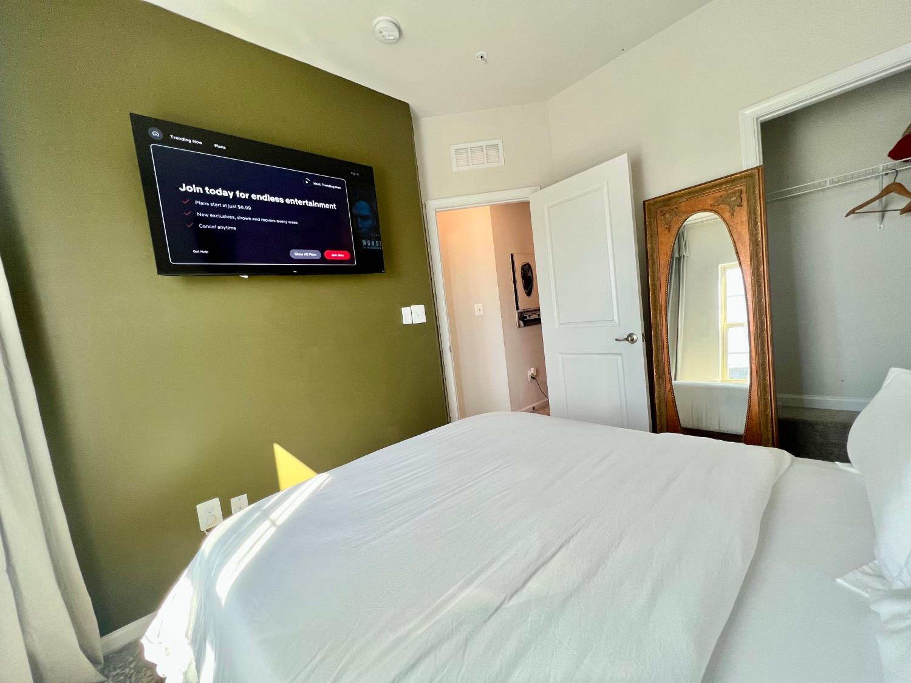 Lux Townhome Free Parking 12 min to BWI - Property Image 36