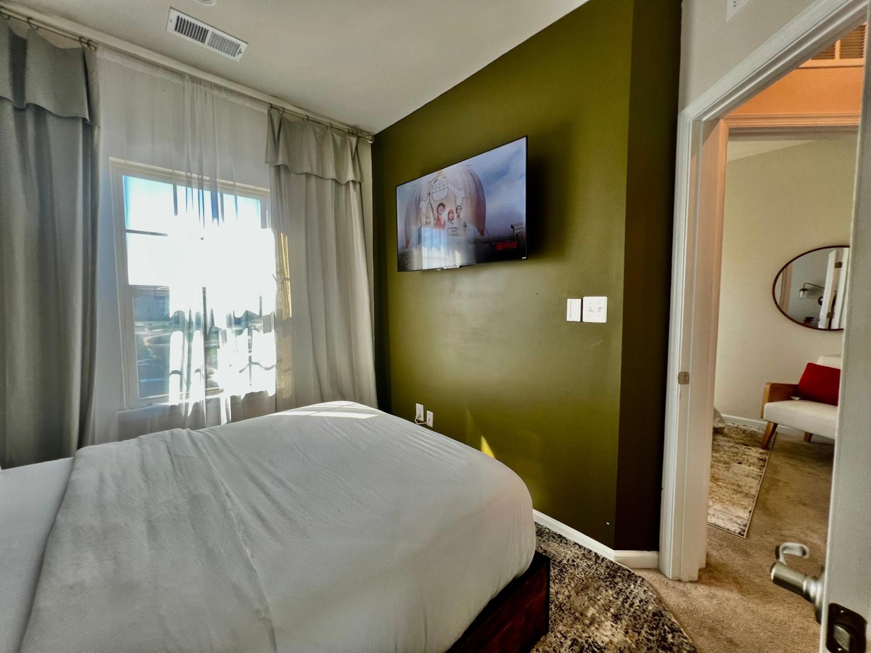 Lux Townhome Free Parking 12 min to BWI - Property Image 37
