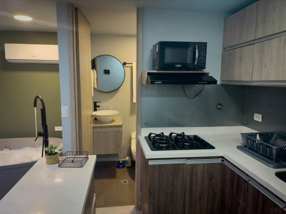 Loft moderno con bañera Medellín 1-03