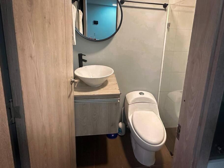 Loft moderno con bañera Medellín 1-03