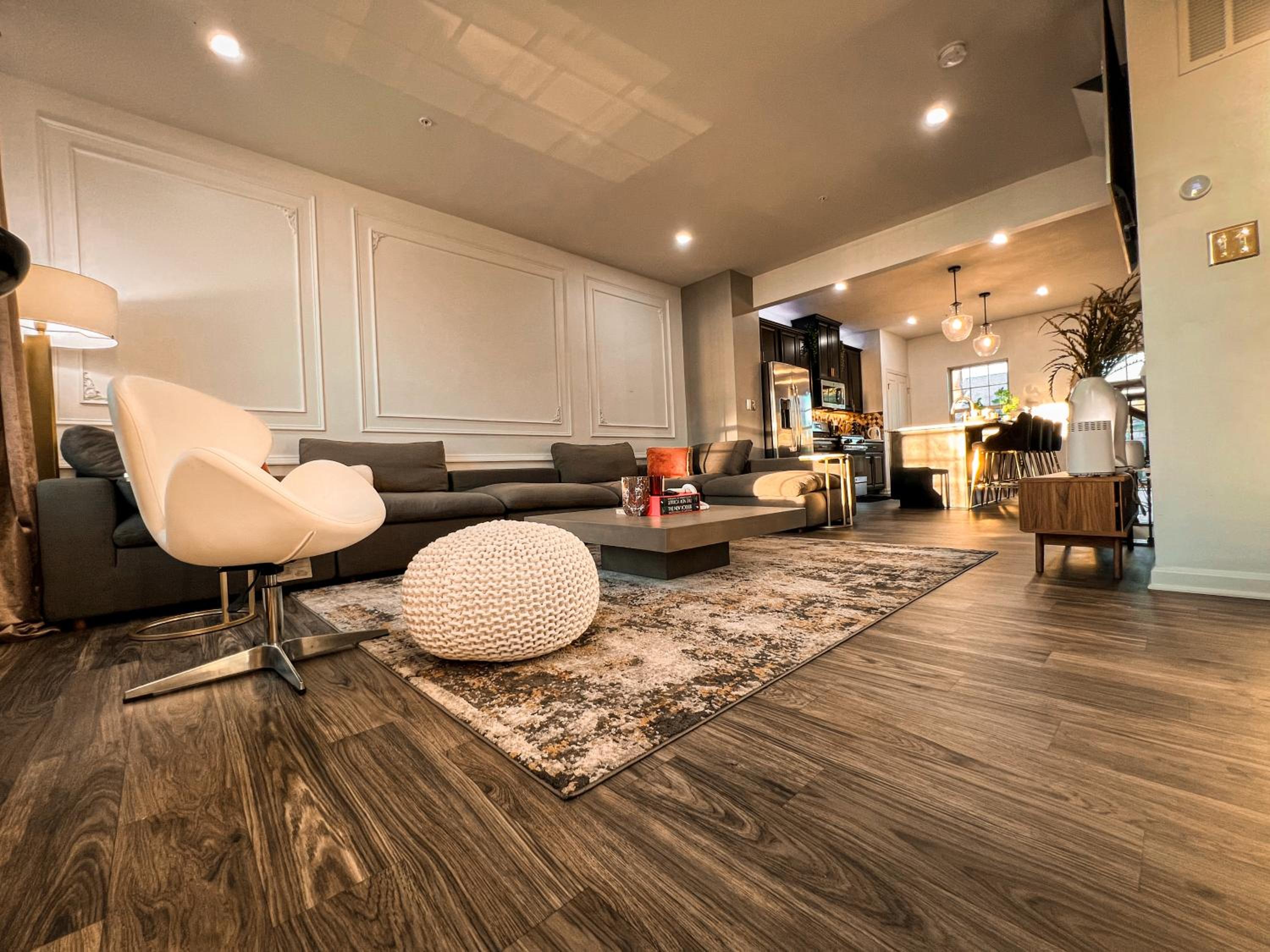 Lux Townhome Free Parking 12 min to BWI - Property Image 3