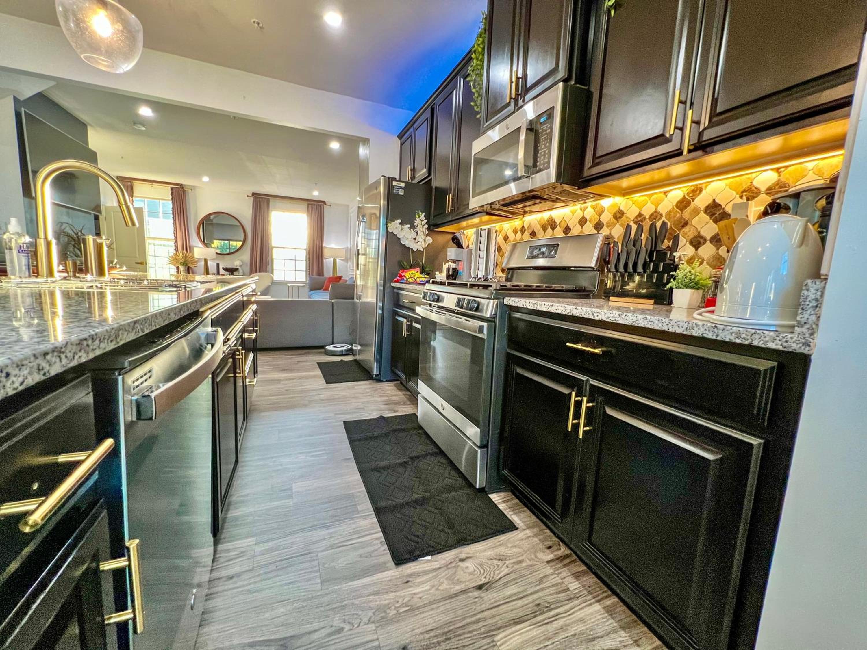 Lux Townhome Free Parking 12 min to BWI - Property Image 4