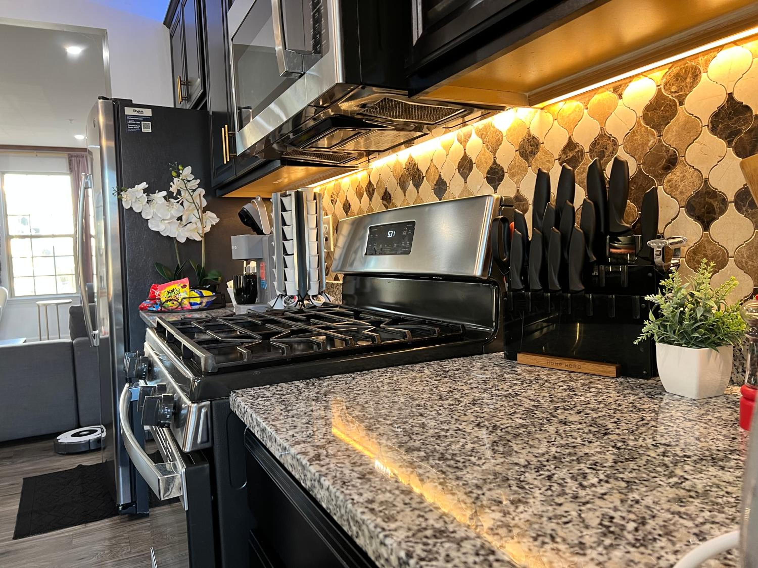 Lux Townhome Free Parking 12 min to BWI - Property Image 5
