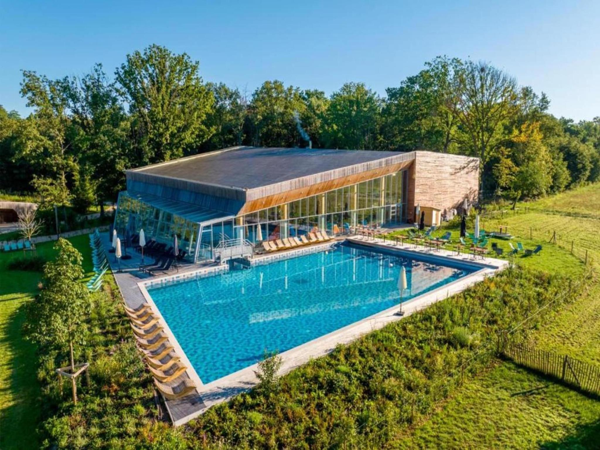 Waterside Elegance Sky Pad