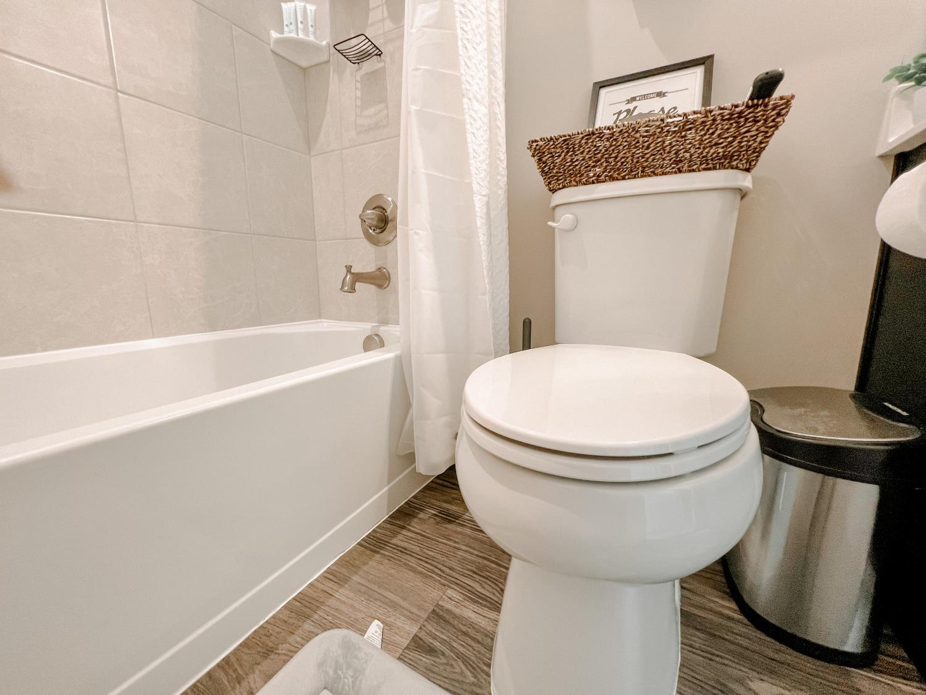 Lux Townhome Free Parking 12 min to BWI - Property Image 14