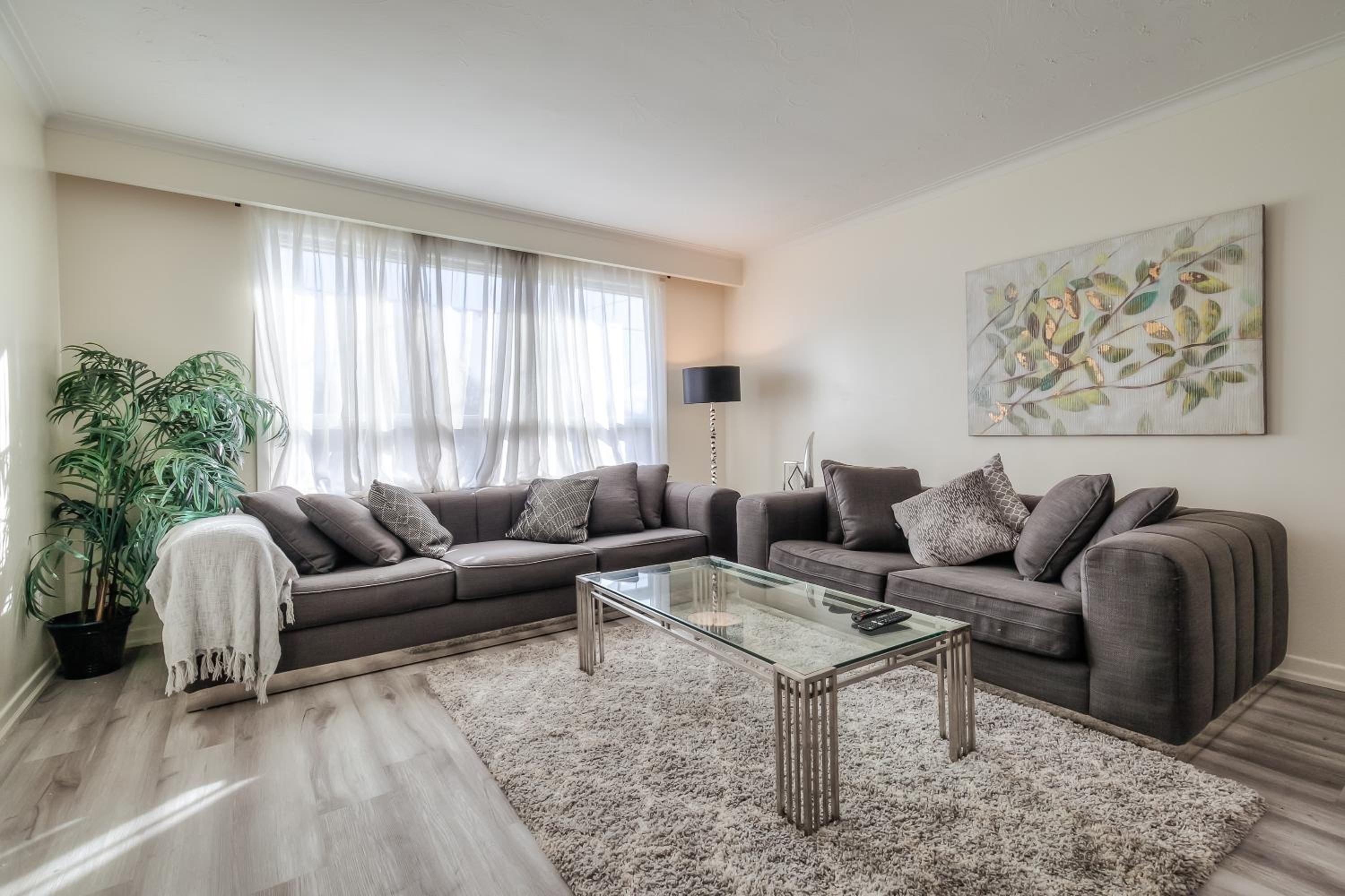 Home In Bluffers Park Area