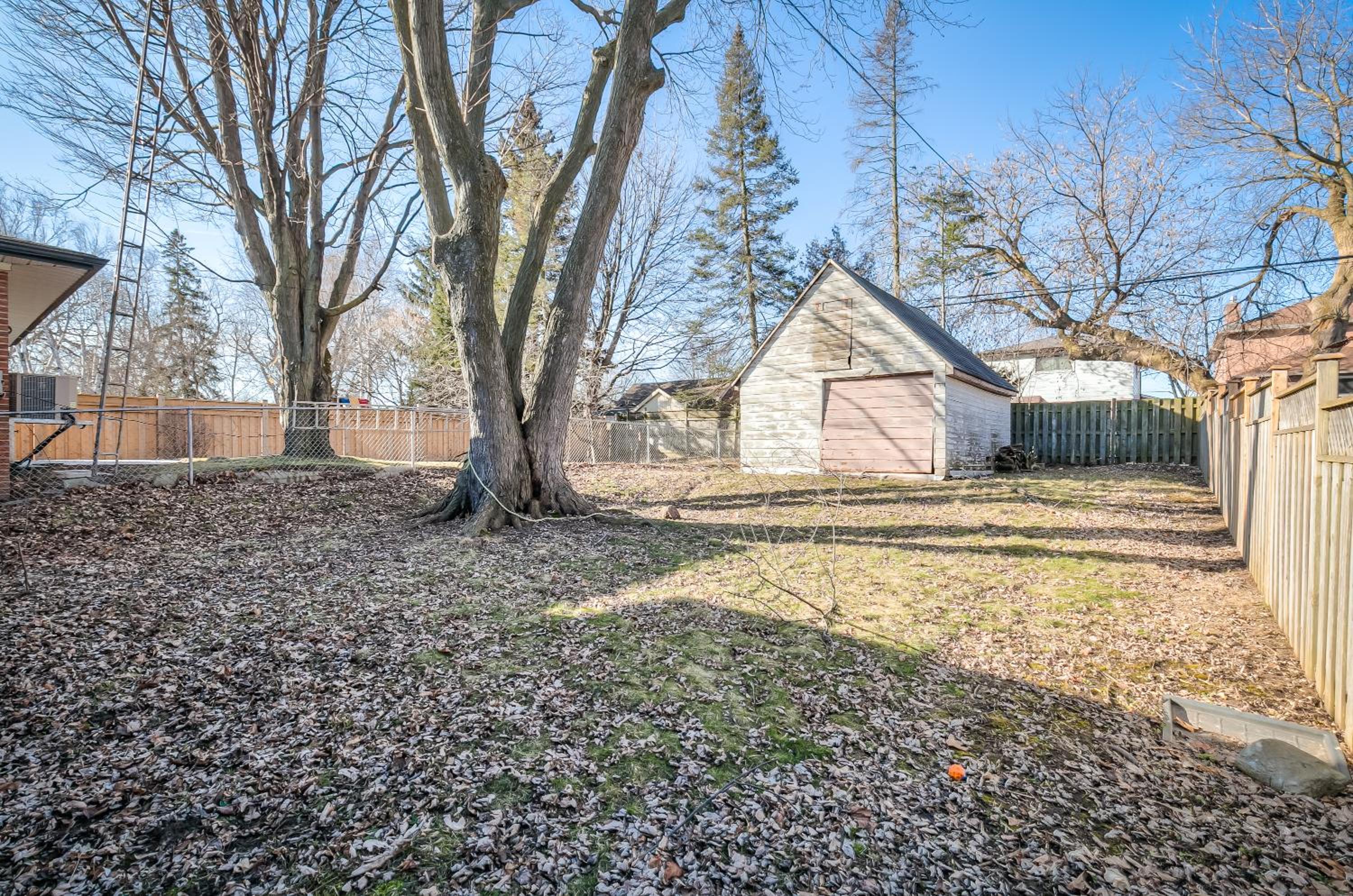 Home In Bluffers Park Area