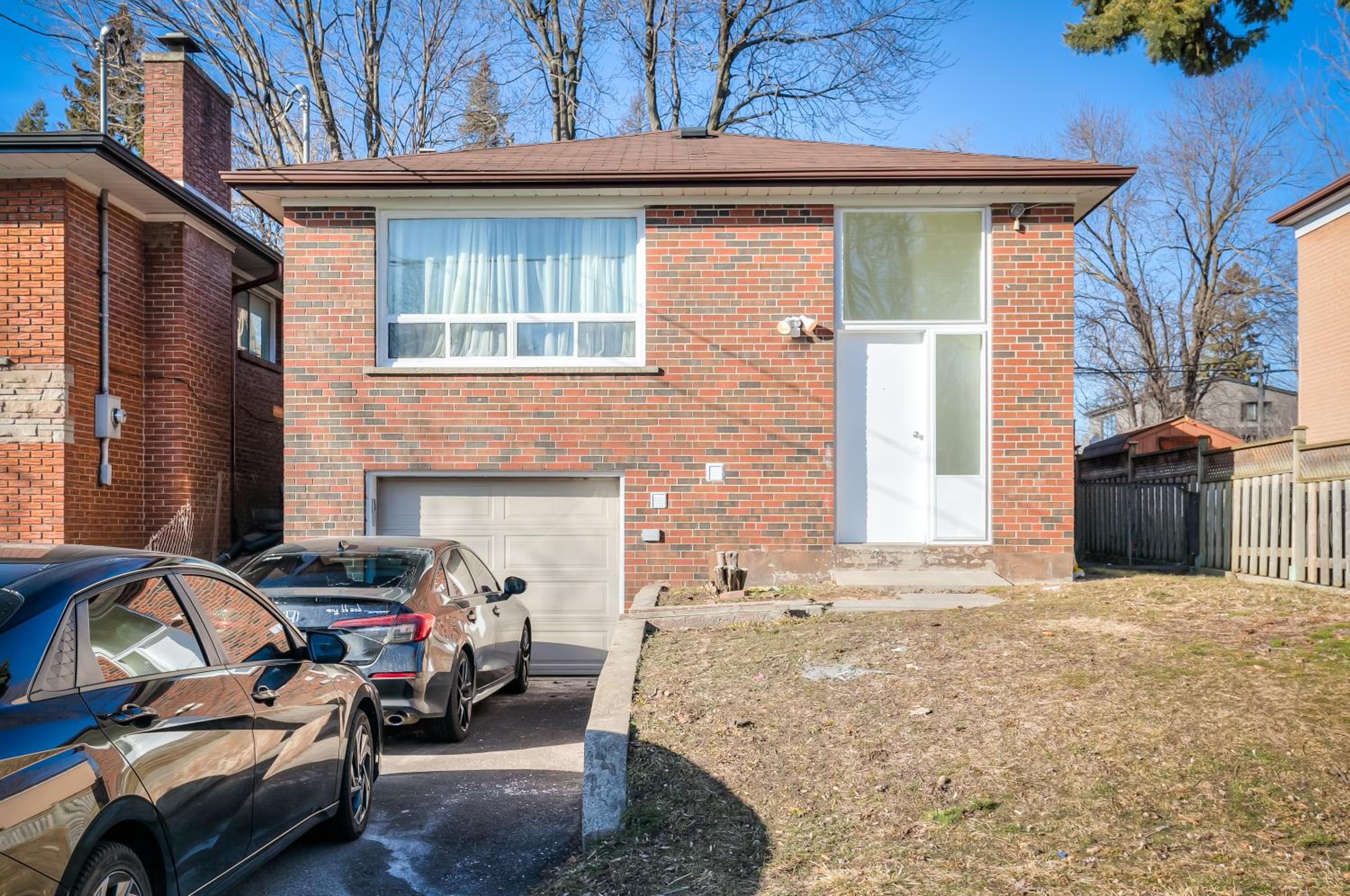 Home In Bluffers Park Area