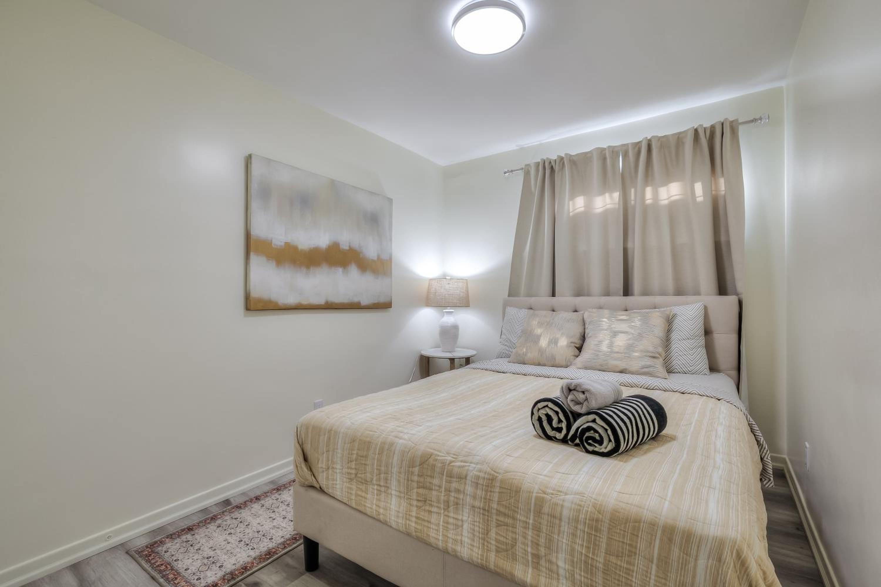 Home In Bluffers Park Area