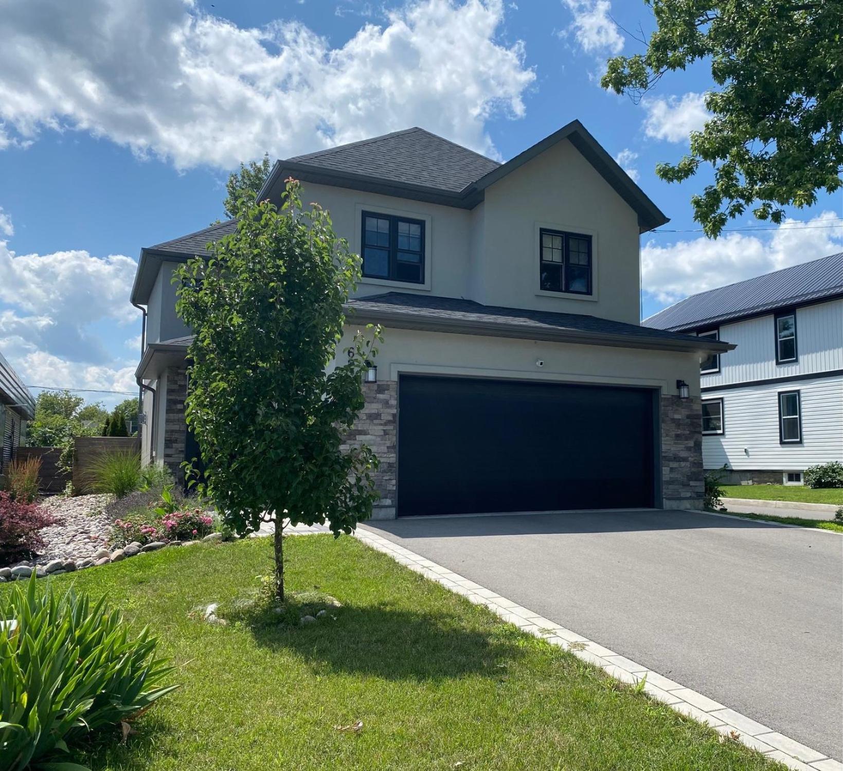 Belleville Vacations - 3 Bedroom Villa by the Marina - Property Image 1