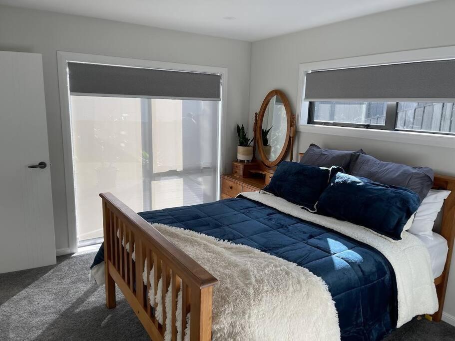 Modern and Private guest house in east auckland view 5