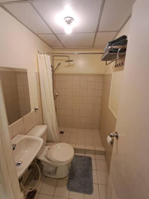 Cozy Home beside mall,MRTBoniEDSA view 5