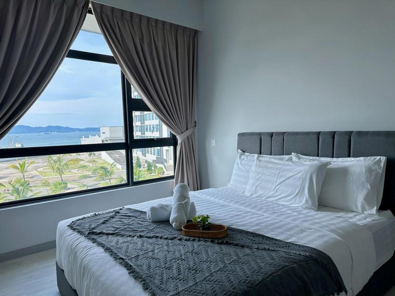 Jesselton Quay Sea & Pool View for 6 PAX photo 2