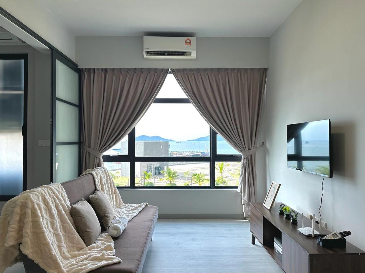 Jesselton Quay Sea & Pool View for 6 PAX photo 1