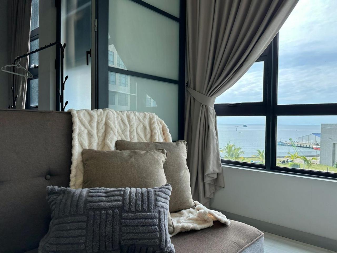 Jesselton Quay Sea & Pool View for 6 PAX photo 4