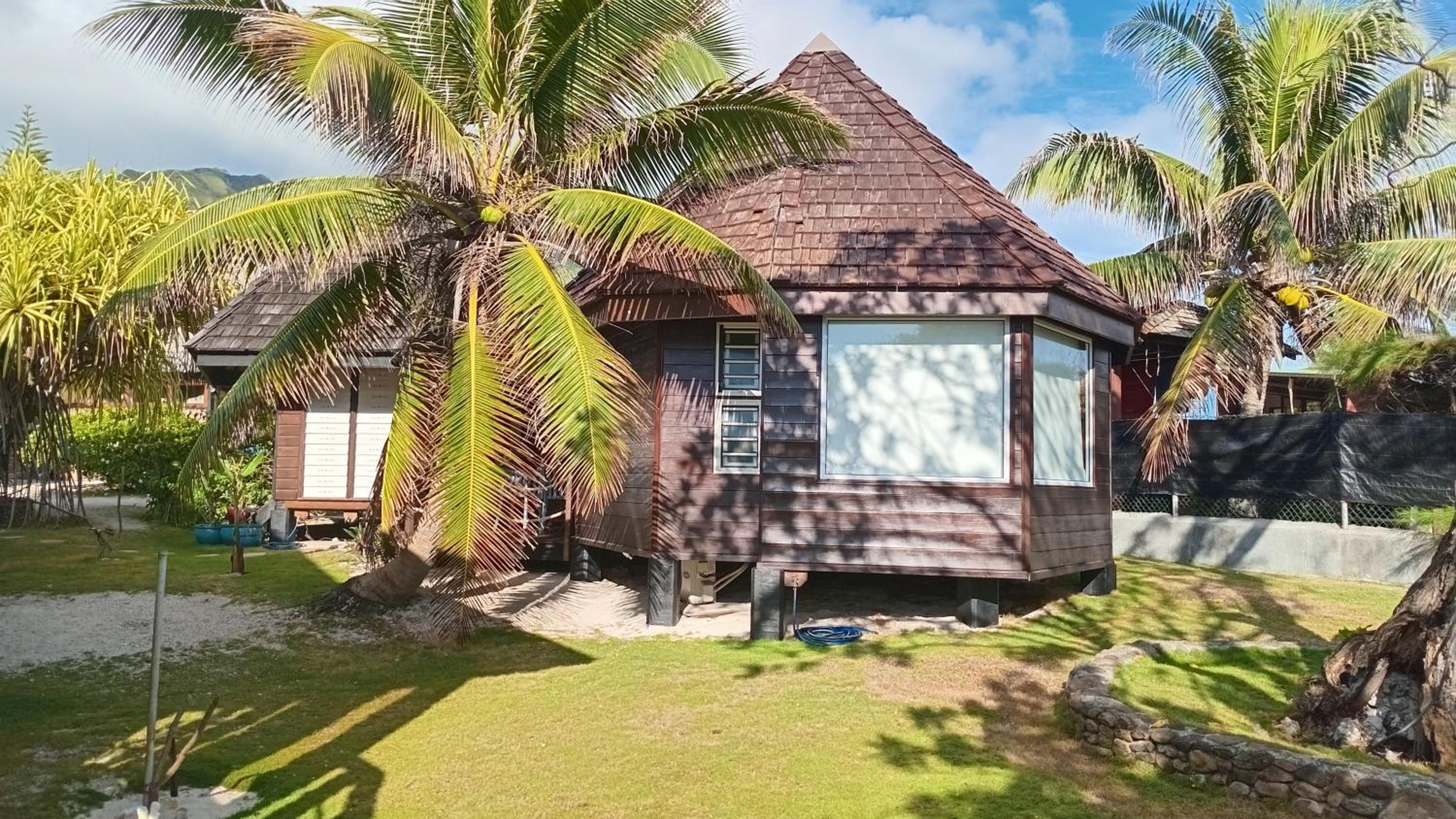 Fare Mama Fenua plage baleines Moorea Temae