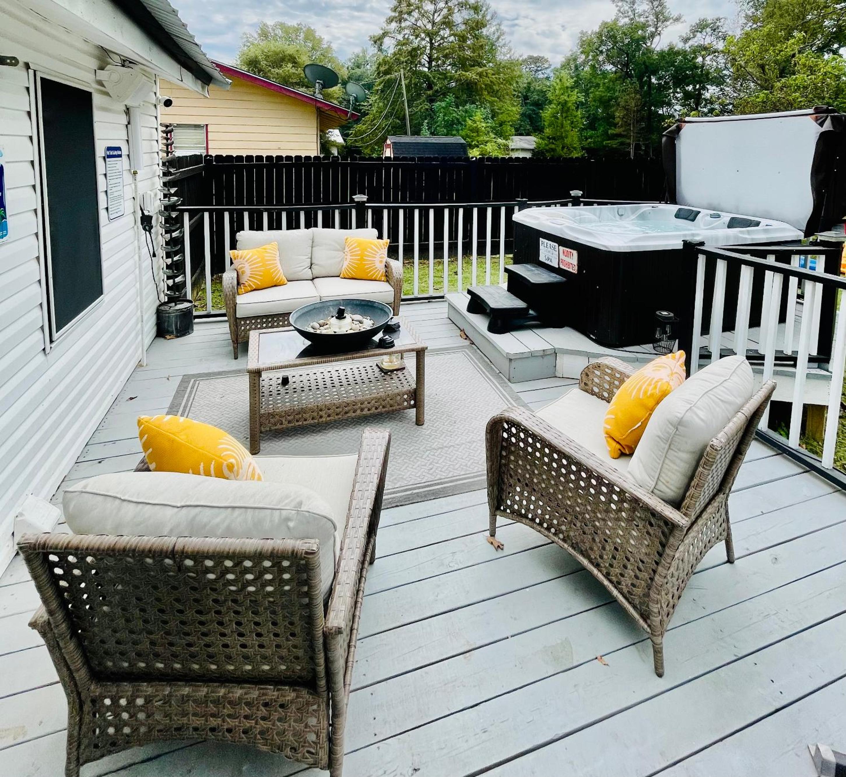 Tiny Home Hot Tub Privacy Fence Fire Pit Peaceful Neighborhood near Bogue Chitto State Park