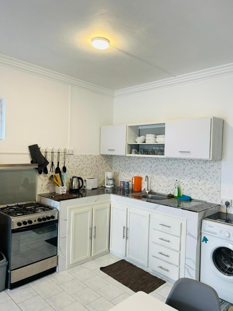 Apartment 2 Bedrooms in Grand Baie - 70m from the sea view 4
