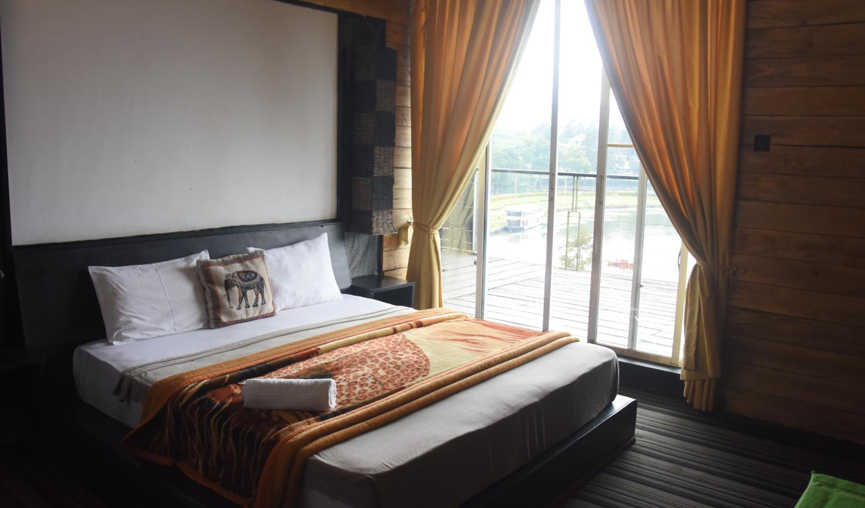 Nuwaraeliya H2O Lakeside view 5