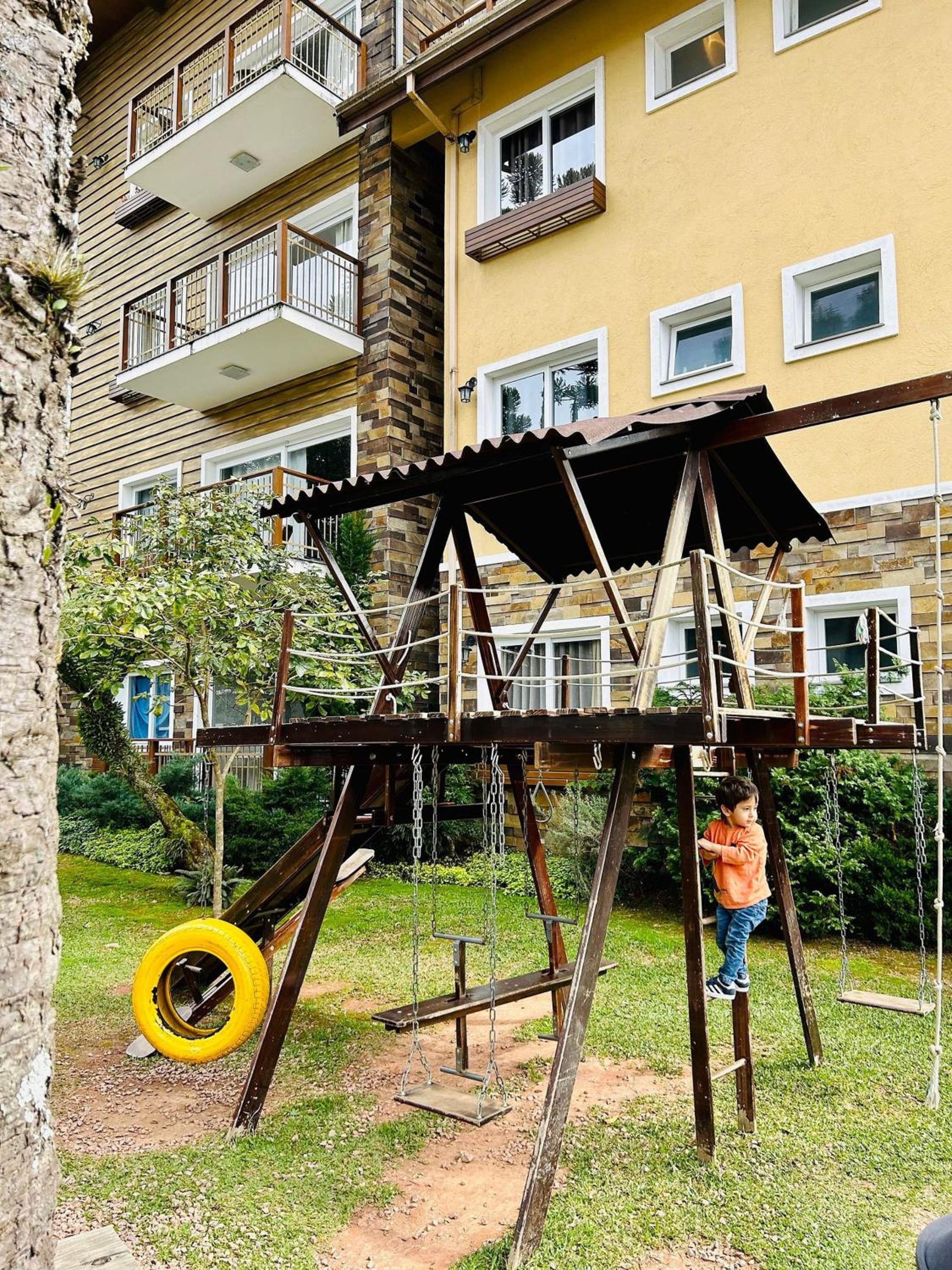 Lindo e aconchegante com lareira cond c/ piscina