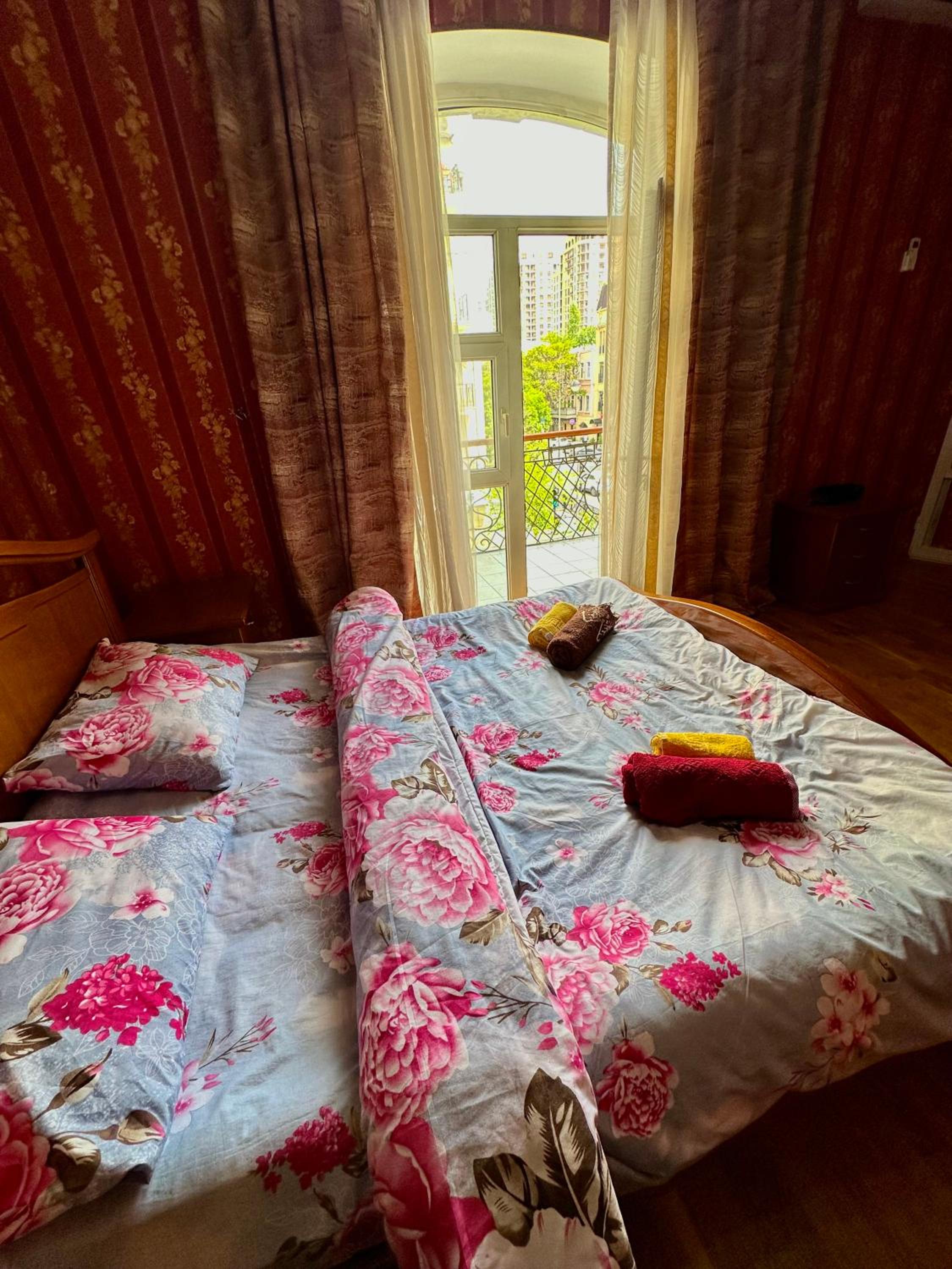 Central Apartment - Two Balconies - 2nd Floor