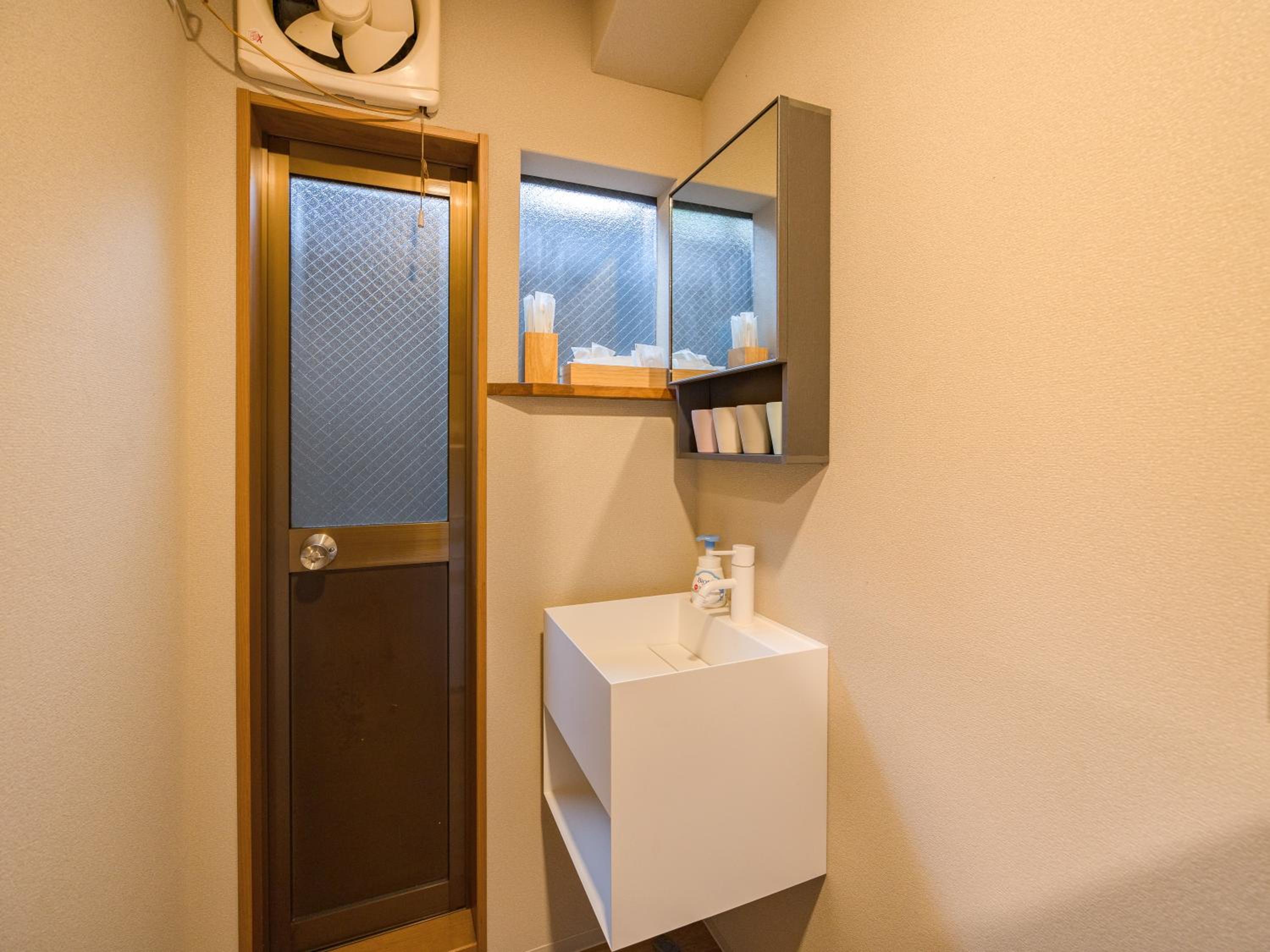Fox inn 1F 3 mins from Hanazonocho