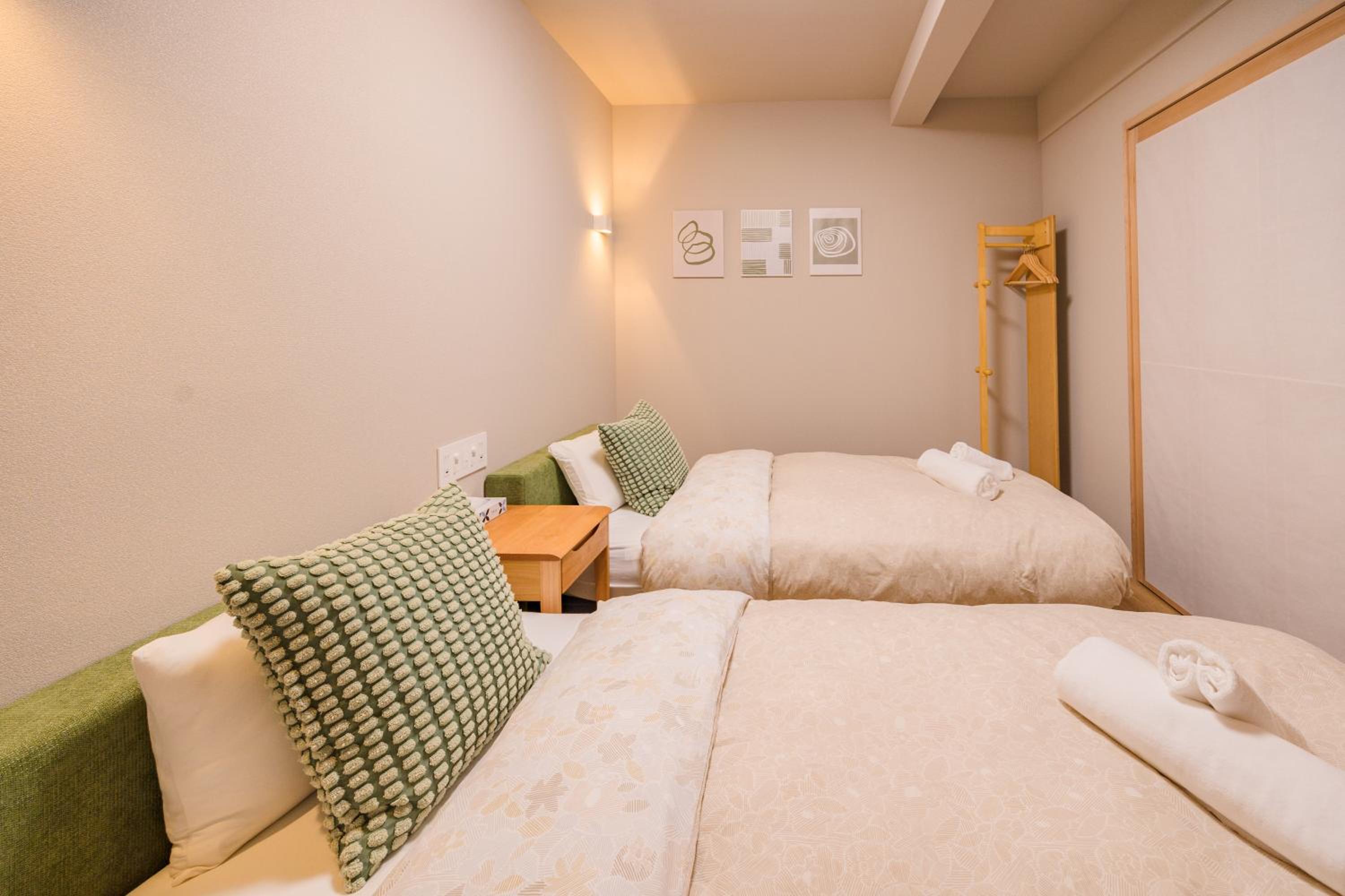 Fox inn 1F 3 mins from Hanazonocho