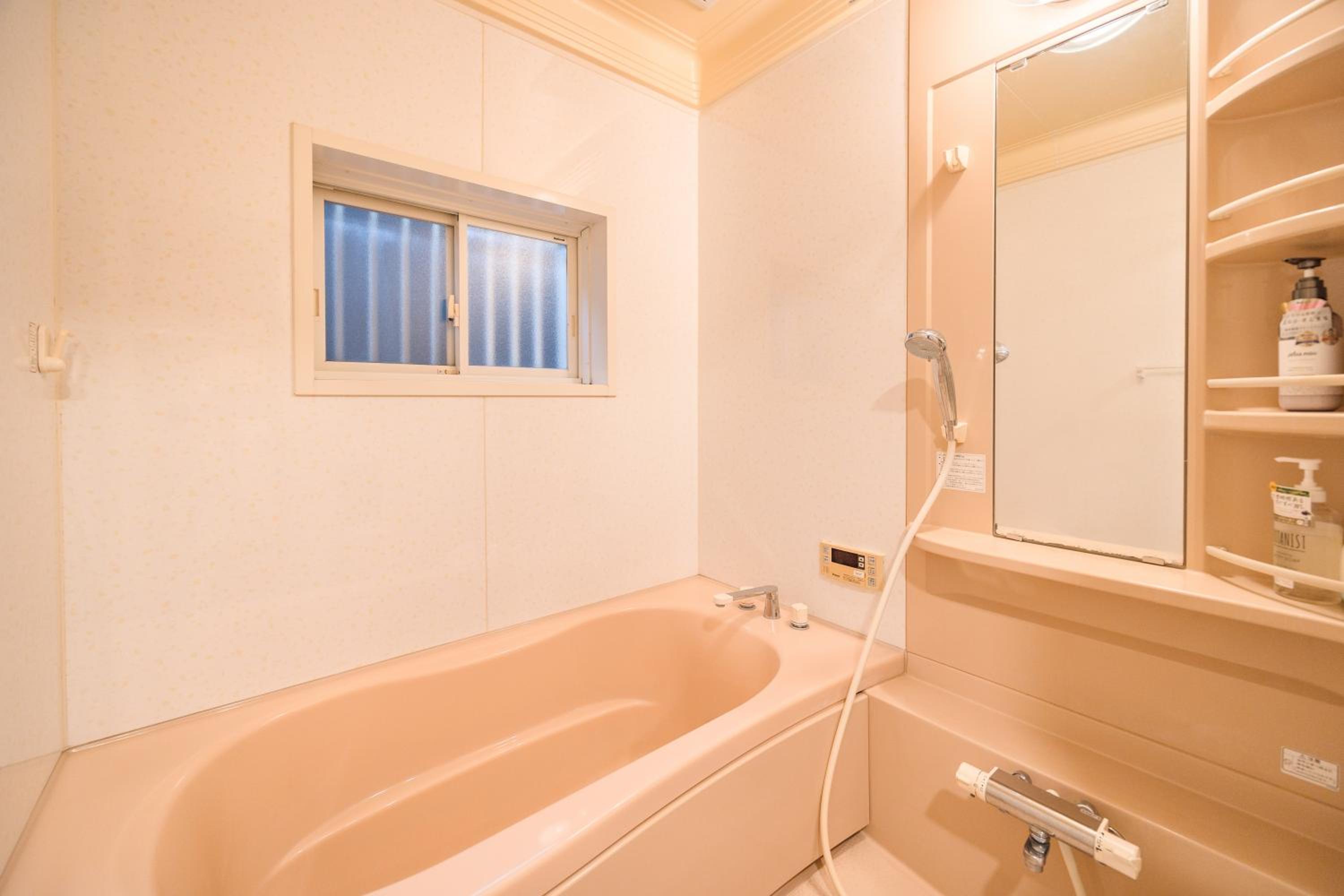 Fox inn 1F 3 mins from Hanazonocho