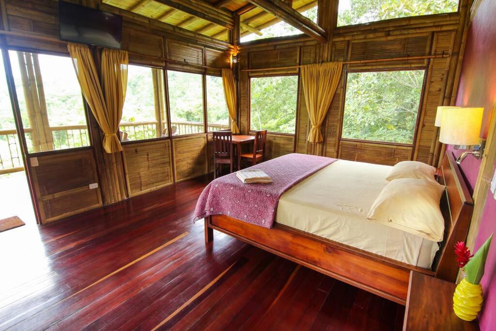 Bamboo Jungle Cabin 3 nights minimum stay