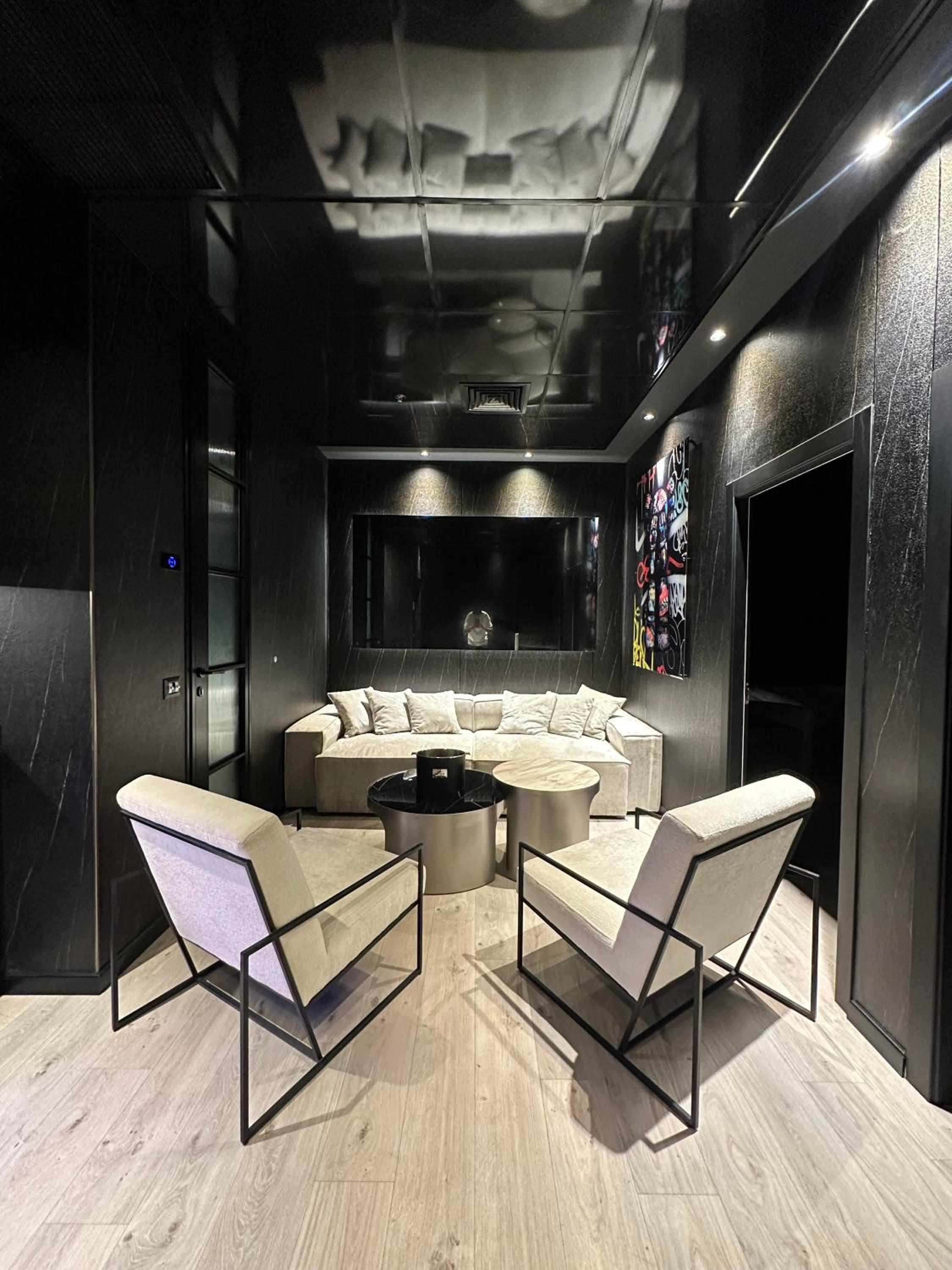 w boutique suties view 2