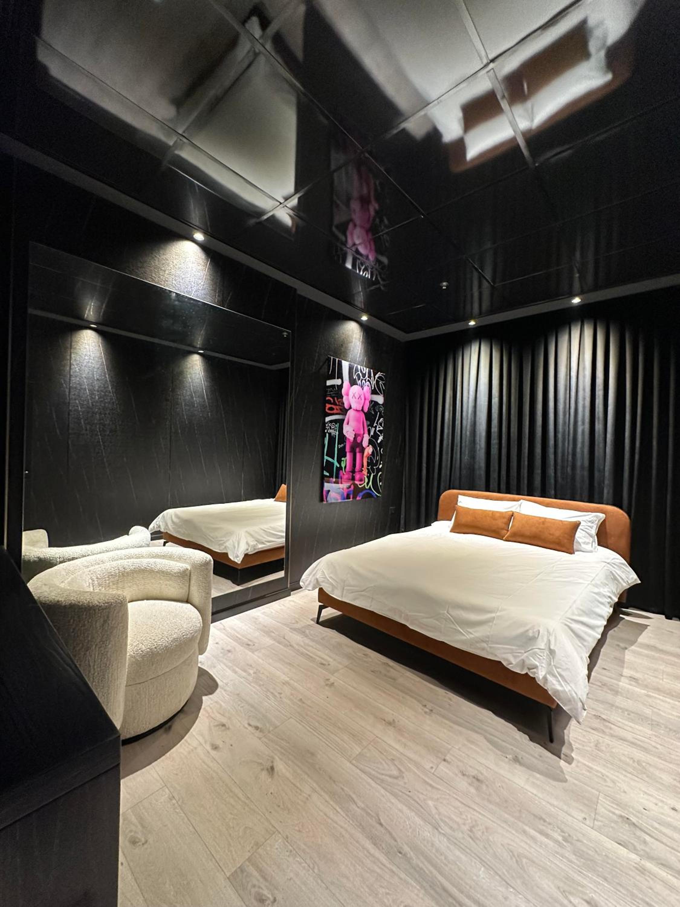 w boutique suties view 3