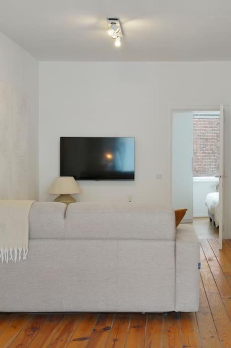 Top Location - City Center 1BR with Stylish Decor