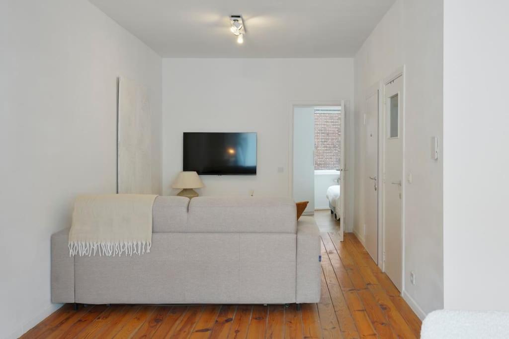Top Location - City Center 1BR with Stylish Decor