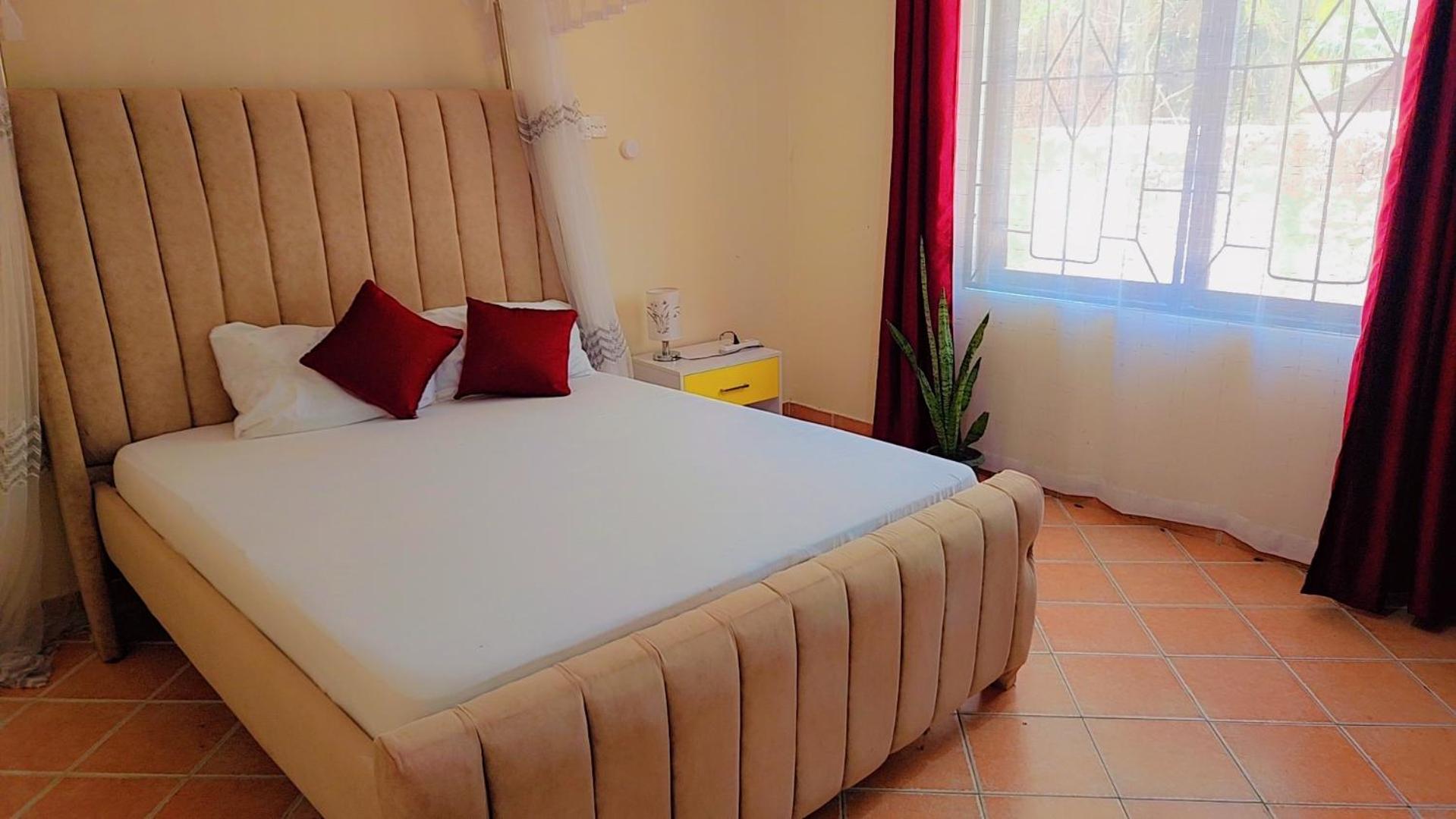 Natna's 1 bedroom near Bofa Beach view 3