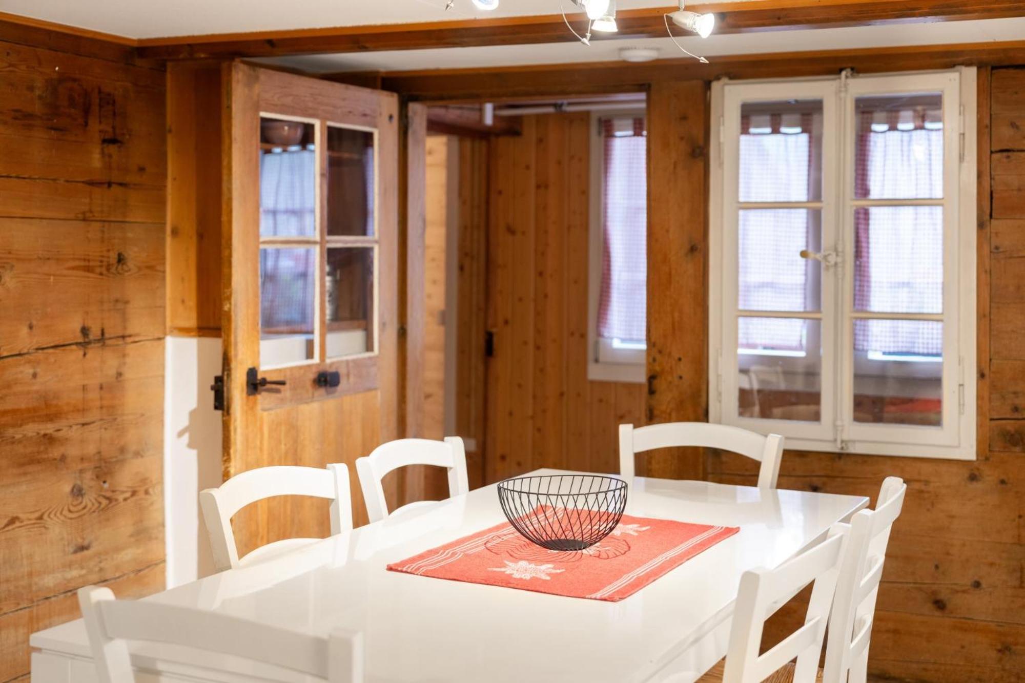 Cosy Swiss Apartment