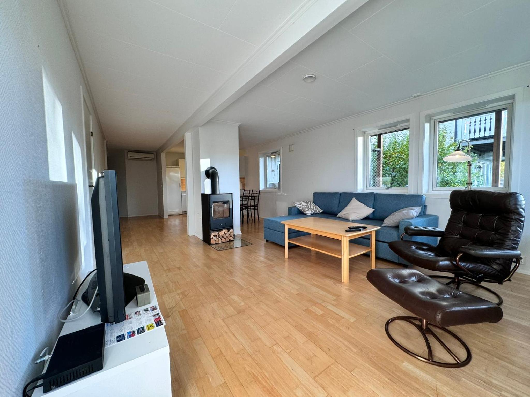 Cozy apartment with outside terrace view 4