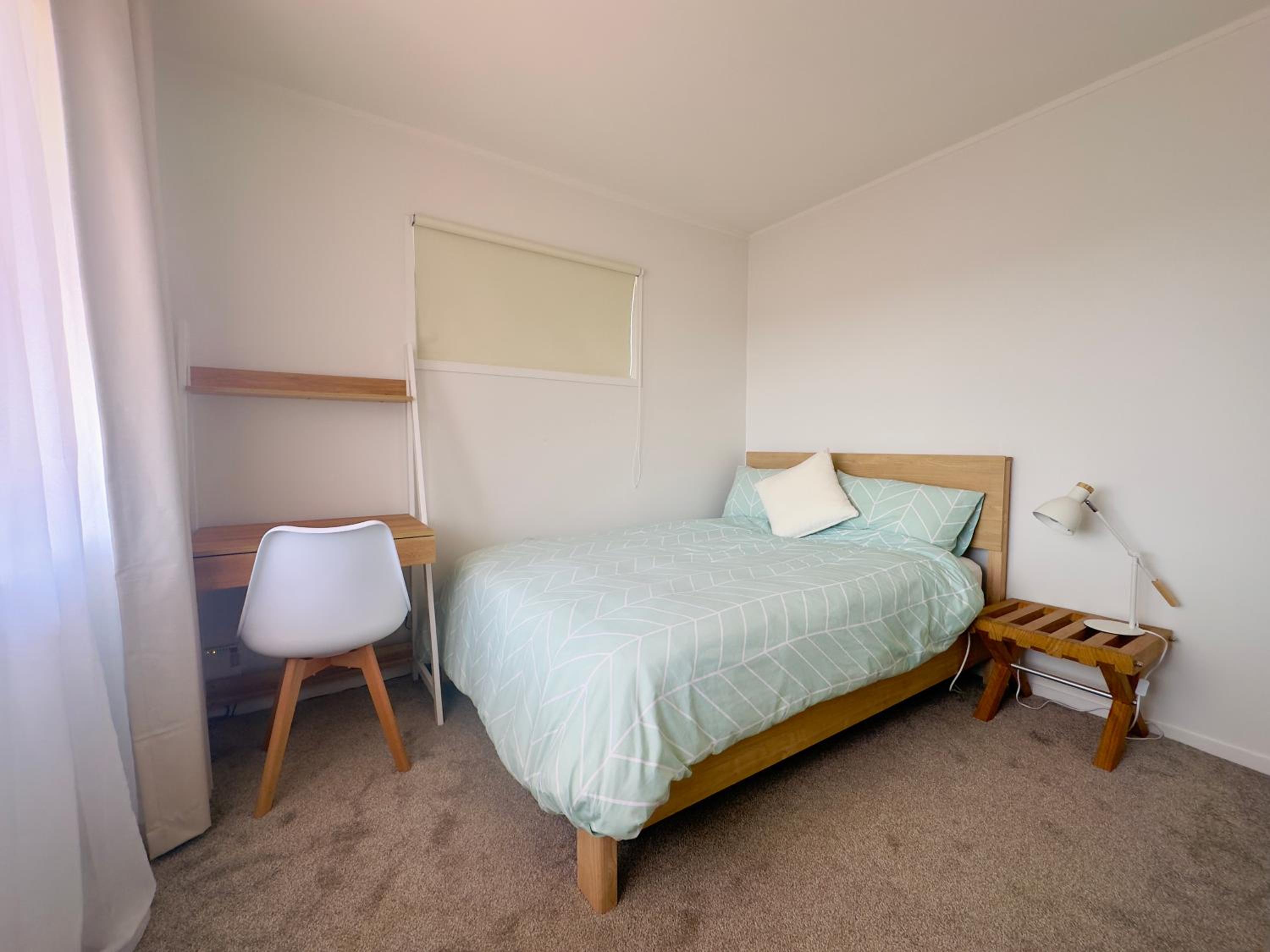 Private room with separate bathroom and carpark view 4
