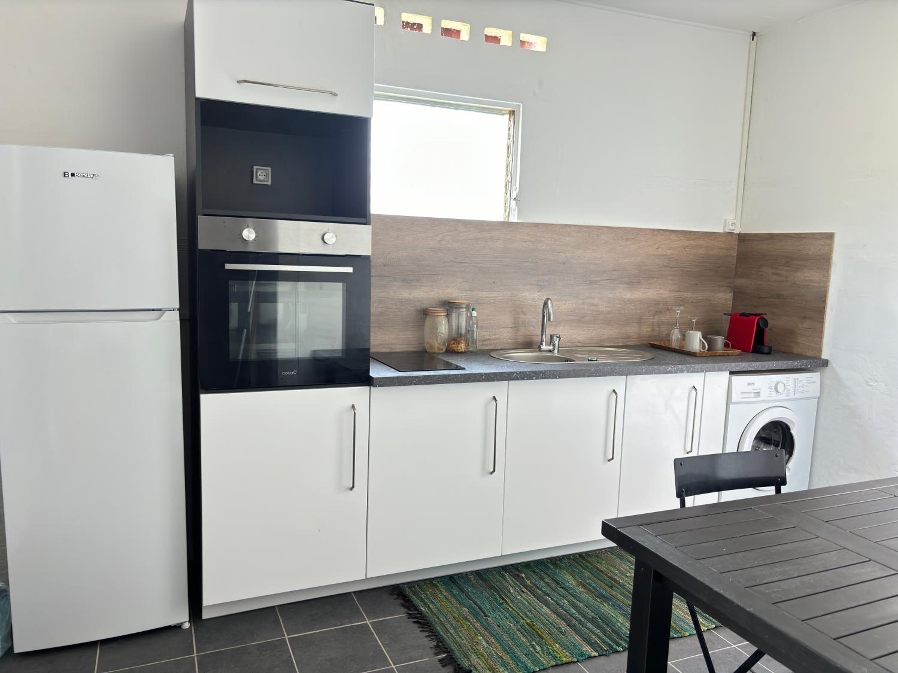 Spacieux T3 proche CHC view 2