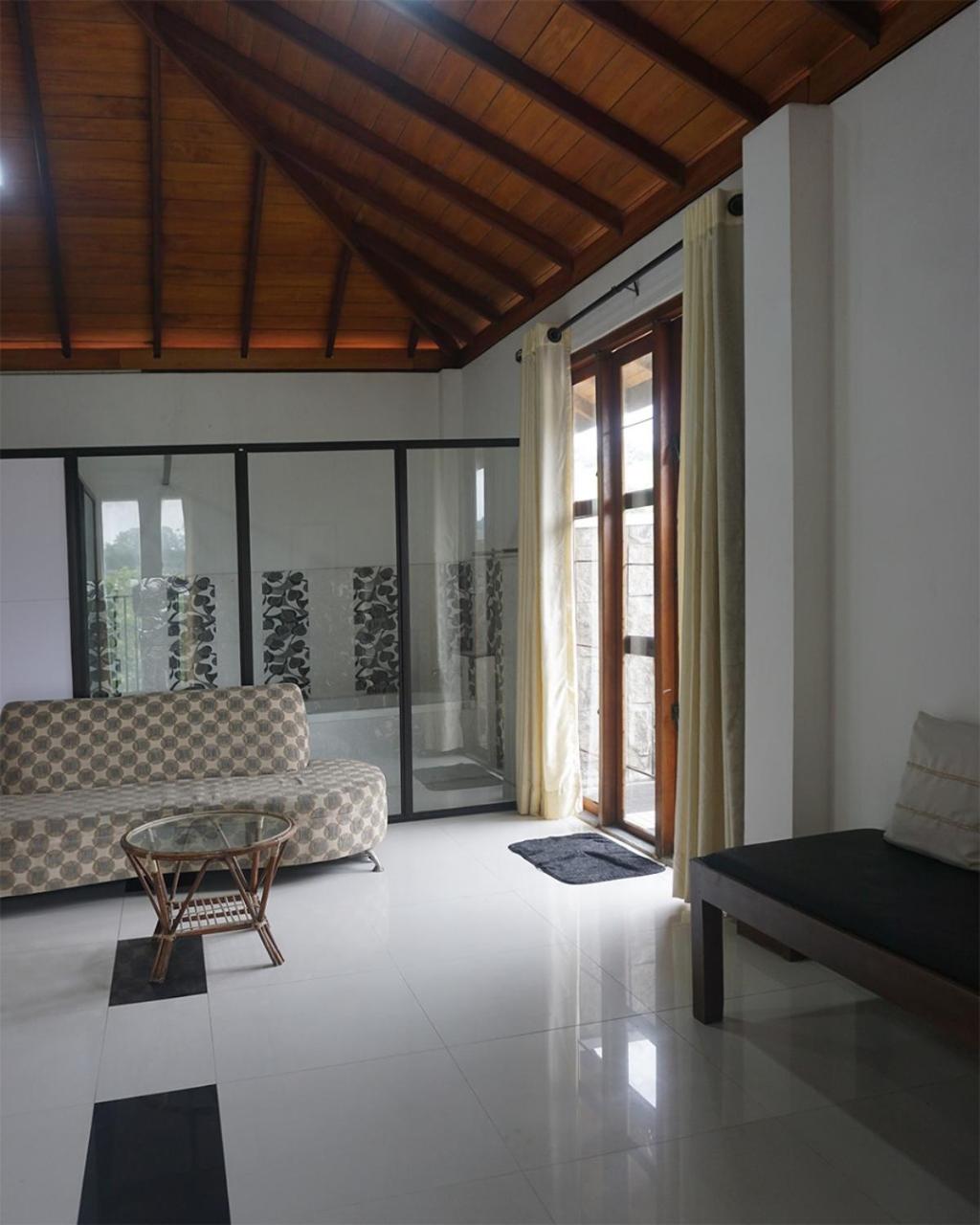 Kandy Mountain Solace
