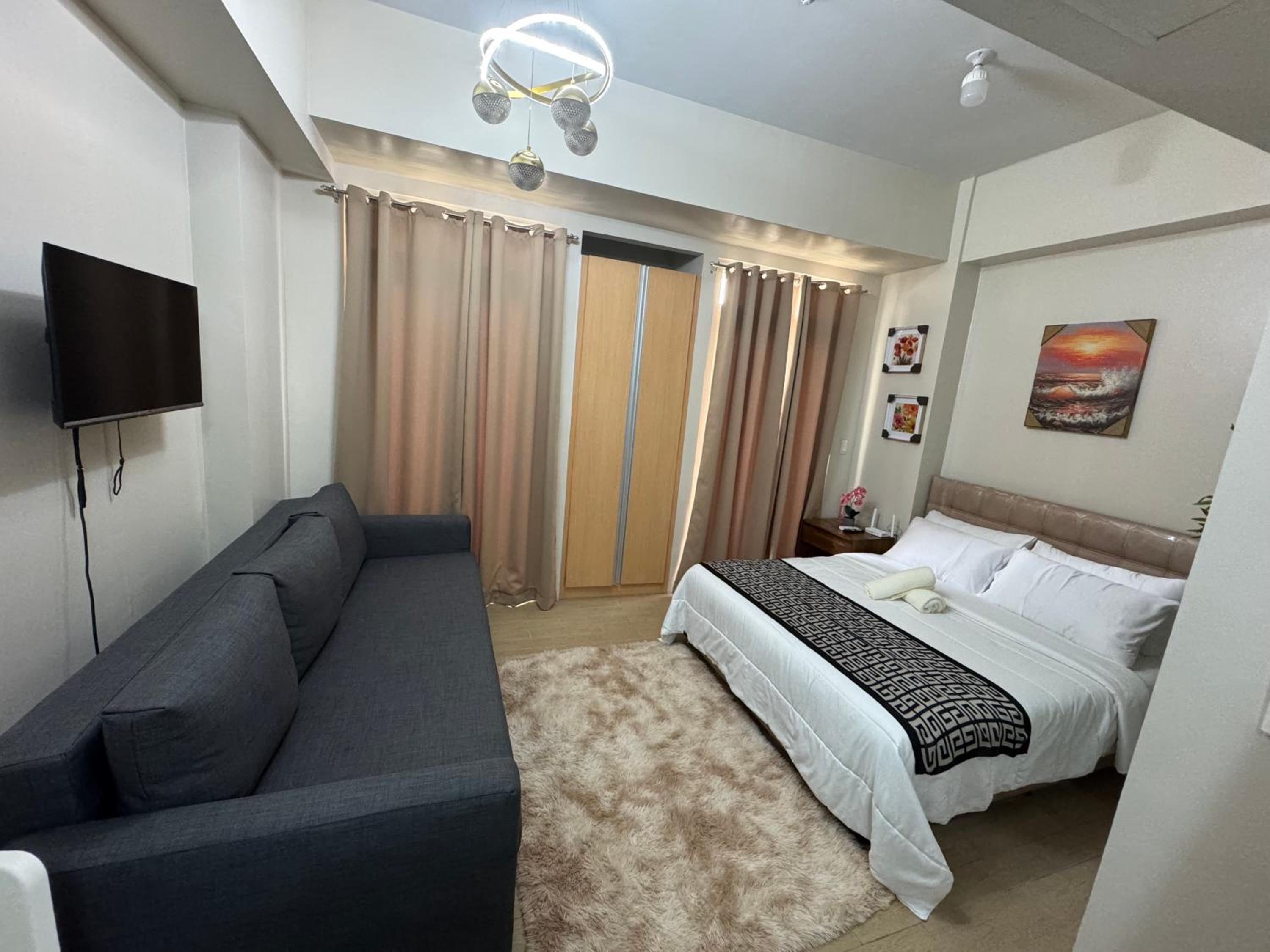 Budget Stay in 81 Newport near Terminals C2-9J view 4