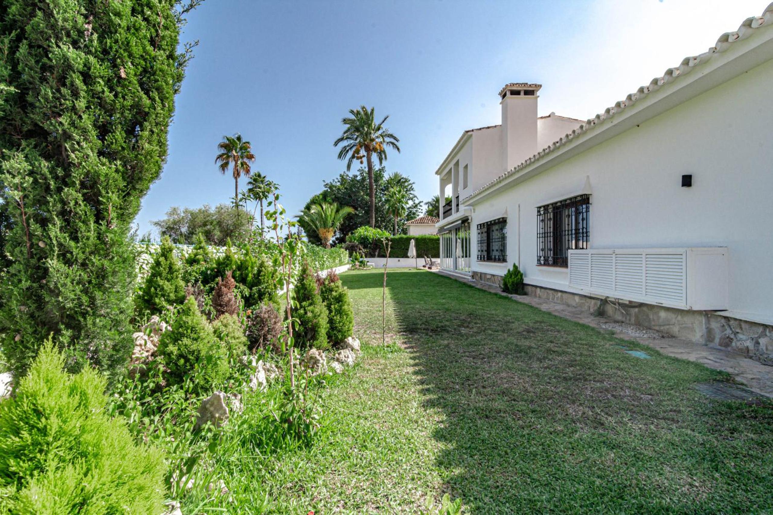 Marbella Vacations - GRR - Elegant Villa with Exclusive Private Pool - Property Image 26
